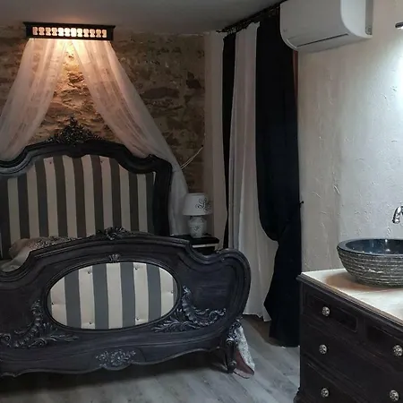 Hébergement de vacances Charmante Maison De Ville Face A La Cite *